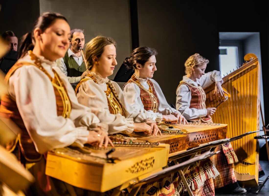 Lietuviškų instrumentų edukacijos mokyklose: tradicijos, kurias galima išgirsti ir paliesti