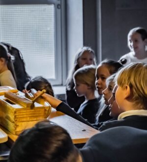 Edukacija apie lietuvių liaudies instrumentus. Nuotr. Luko Šutovo
