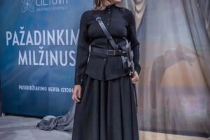 ansamblis-lietuva-kauno-knygu-muge-pazadinkim-milzinus-emilija-pliateryte-monika-pundziute