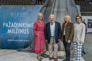 ansamblis-lietuva-kauno-knygu-muge-pazadinkim-milzinus-vadove-edita-klaunauskaite-orijana-marsale-alfredas-bumblauskas-barbara-stankevic