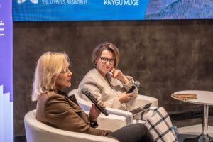 ansamblis-lietuva-kauno-knygu-muge-pazadinkim-milzinus-vadove-edita-klaunauskaite-orijana-marsale-alfredas-bumblauskas-barbara-stankevic_diskusija-3