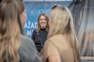 ansamblis-lietuva-kauno-knygu-muge-pazadinkime-milzinus-monika-pundziute-emilija-pliateryte